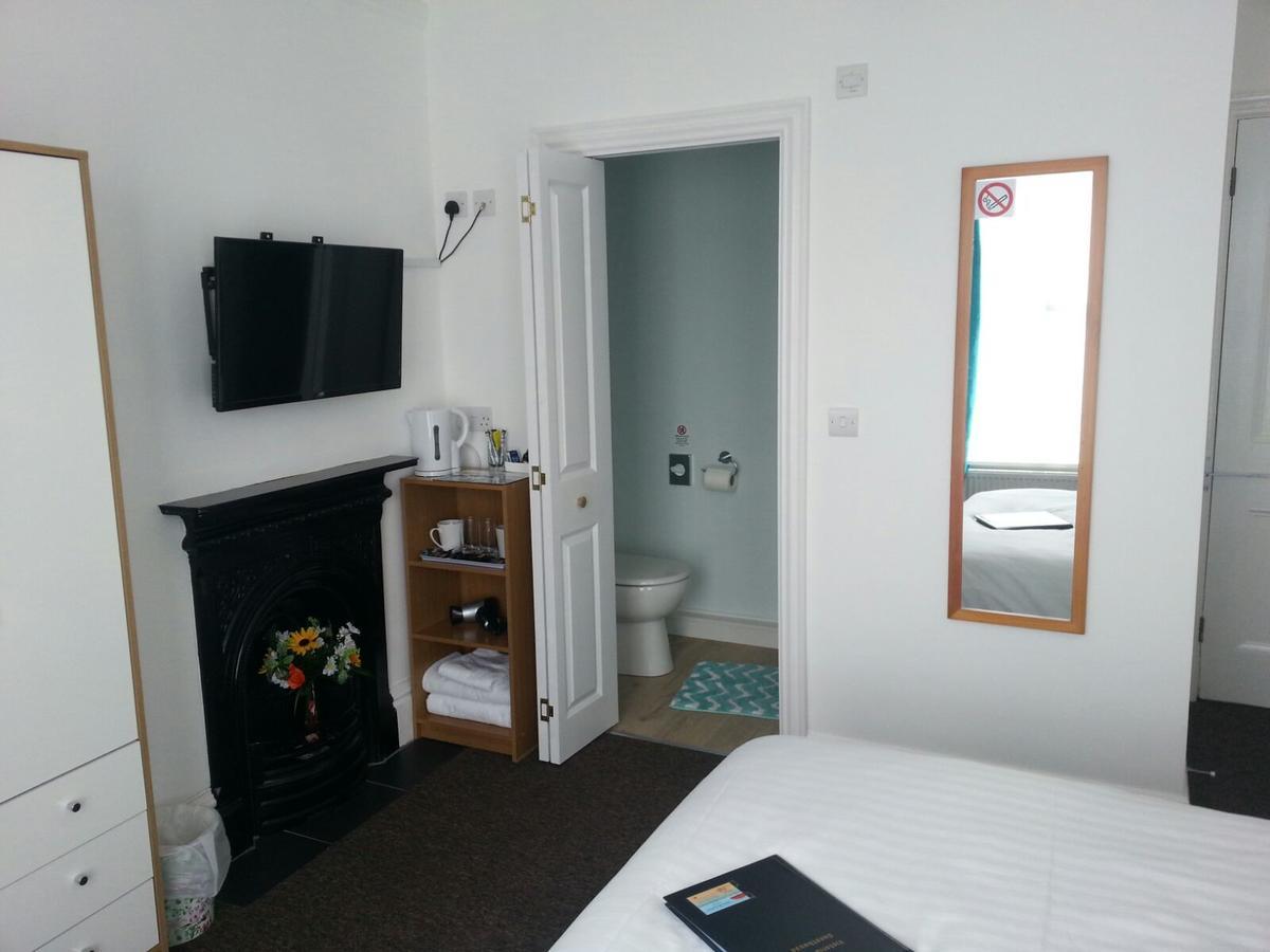 Victoria Villa Guesthouse Clacton-on-Sea Exterior photo